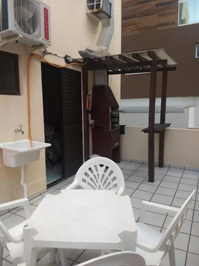 APTO 50M PRAIA- 4 PESSOAS, WIFI, SACADA, CHURRASQUEIRA, GARAGEM PARA VEICULOS PEQUENOS - Residencial Roveda Bombinhas