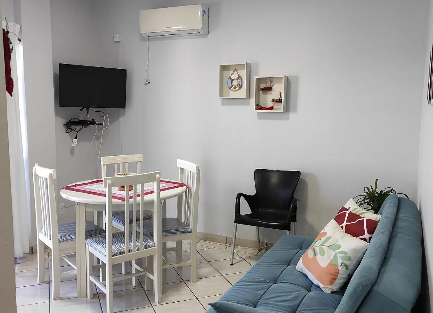 Apartamento APTO 50M PRAIA- 4 PESSOAS, WIFI, SACADA, CHURRASQUEIRA, GARAGEM PARA VEICULOS PEQUENOS - Residencial Roveda Bombinhas Brasil