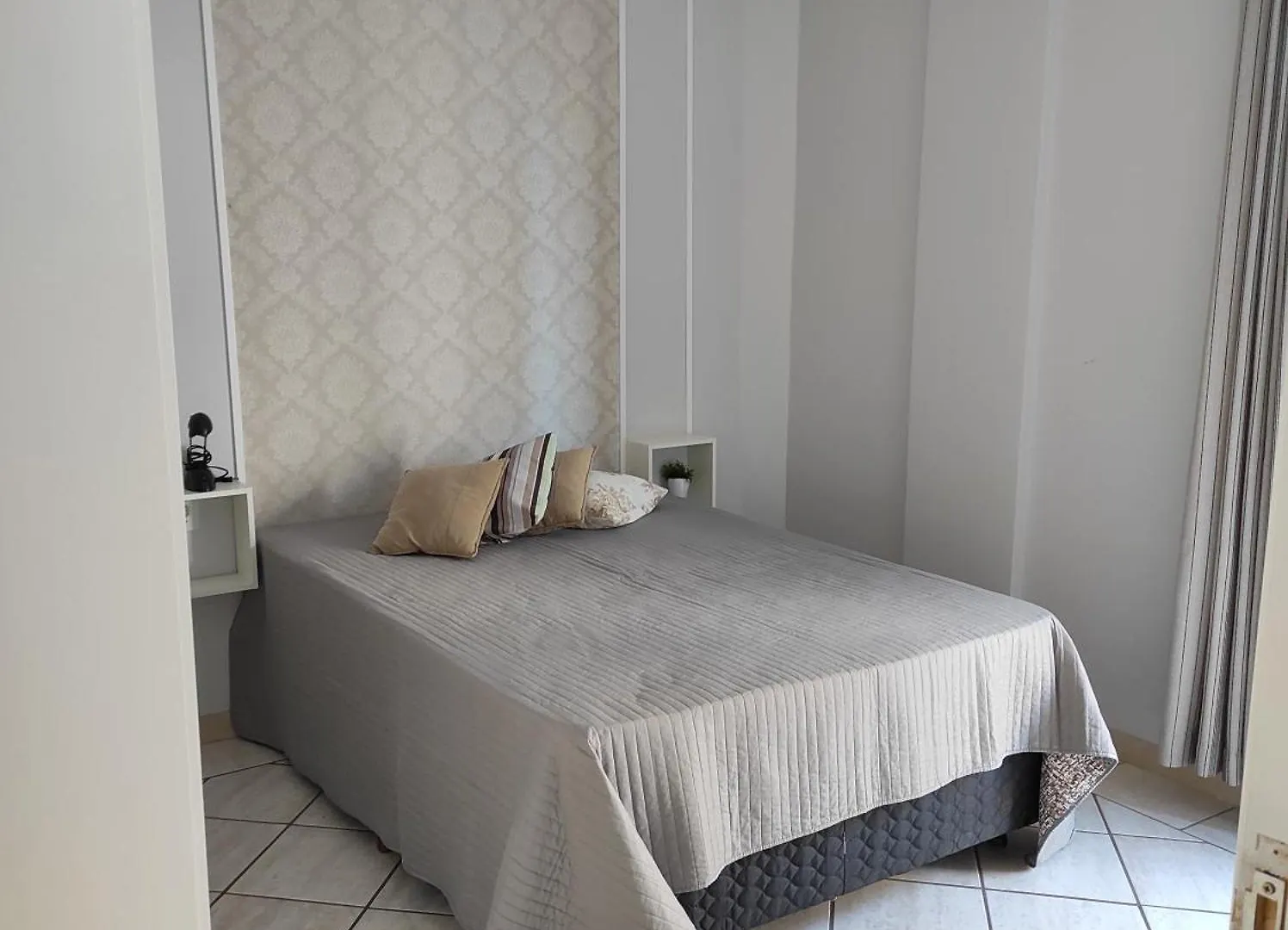 Apartamento APTO 50M PRAIA- 4 PESSOAS, WIFI, SACADA, CHURRASQUEIRA, GARAGEM PARA VEICULOS PEQUENOS - Residencial Roveda Bombinhas