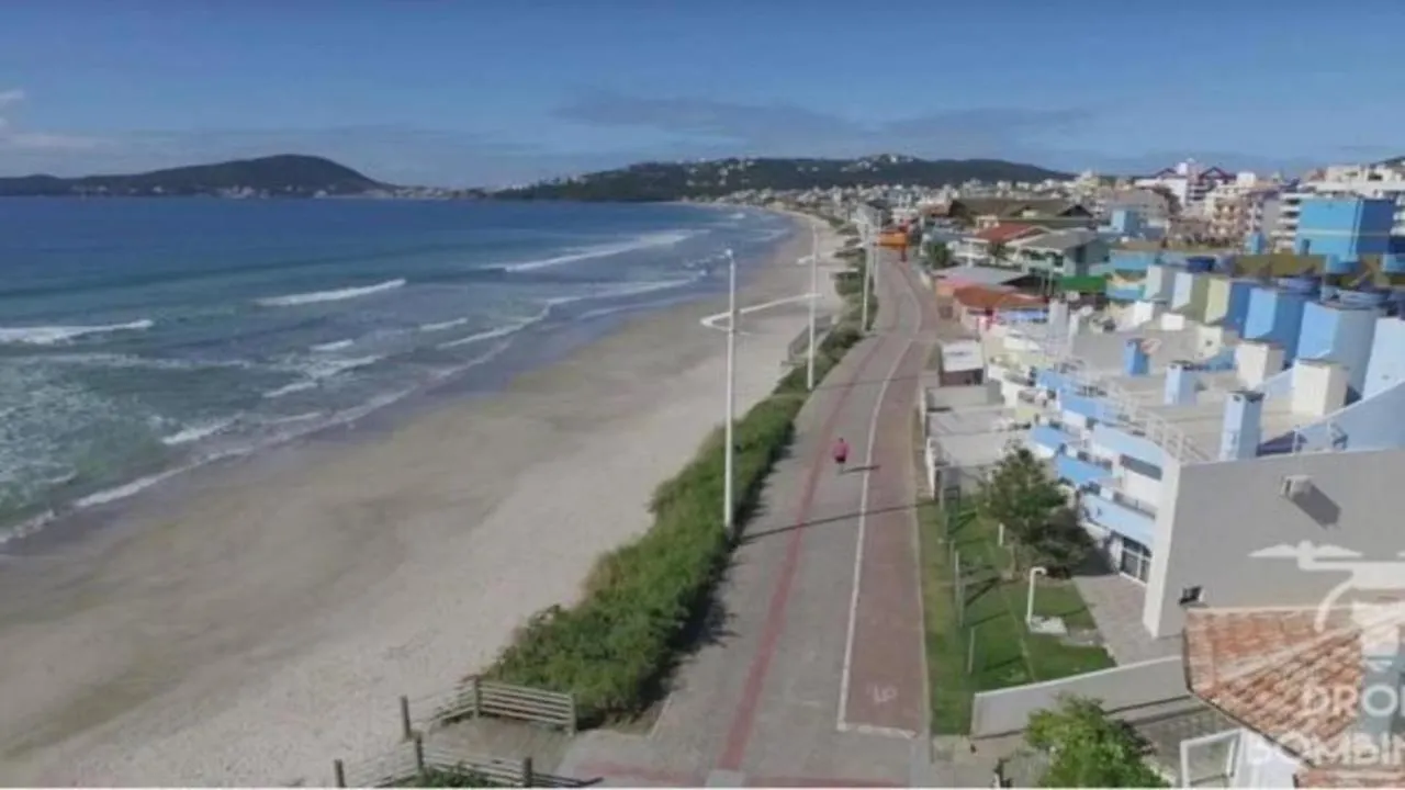 Apartamento APTO 50M PRAIA- 4 PESSOAS, WIFI, SACADA, CHURRASQUEIRA, GARAGEM PARA VEICULOS PEQUENOS - Residencial Roveda Bombinhas Brasil