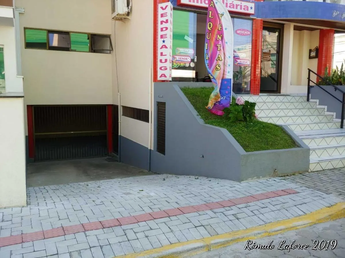 APTO 50M PRAIA- 4 PESSOAS, WIFI, SACADA, CHURRASQUEIRA, GARAGEM PARA VEICULOS PEQUENOS - Residencial Roveda Bombinhas Apartamento