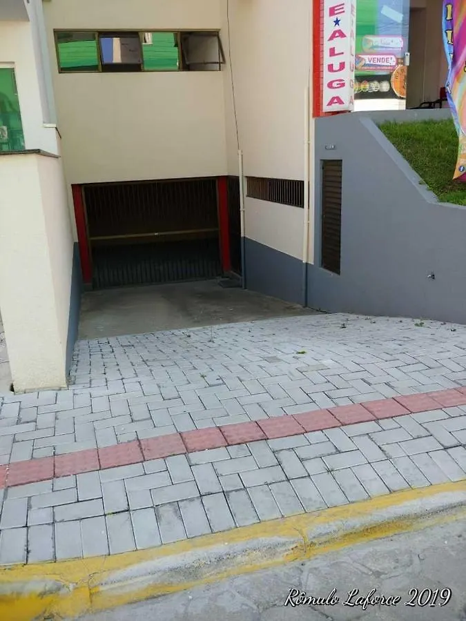 APTO 50M PRAIA- 4 PESSOAS, WIFI, SACADA, CHURRASQUEIRA, GARAGEM PARA VEICULOS PEQUENOS - Residencial Roveda Bombinhas